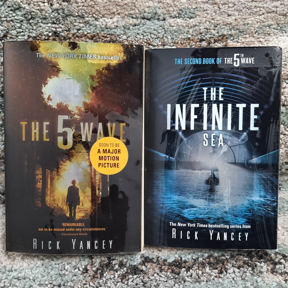 The 5th Wave and The Infinite Sea Books